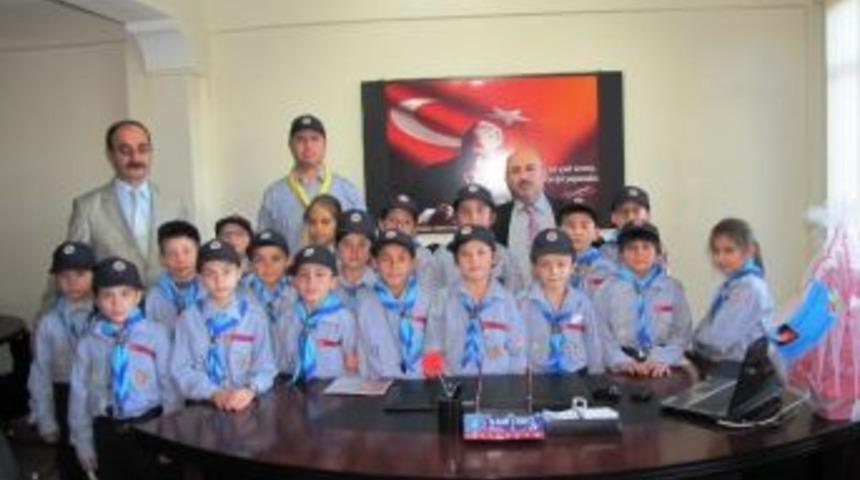 Minik İzciler Müdür Cebeci’ye Konuk Oldu