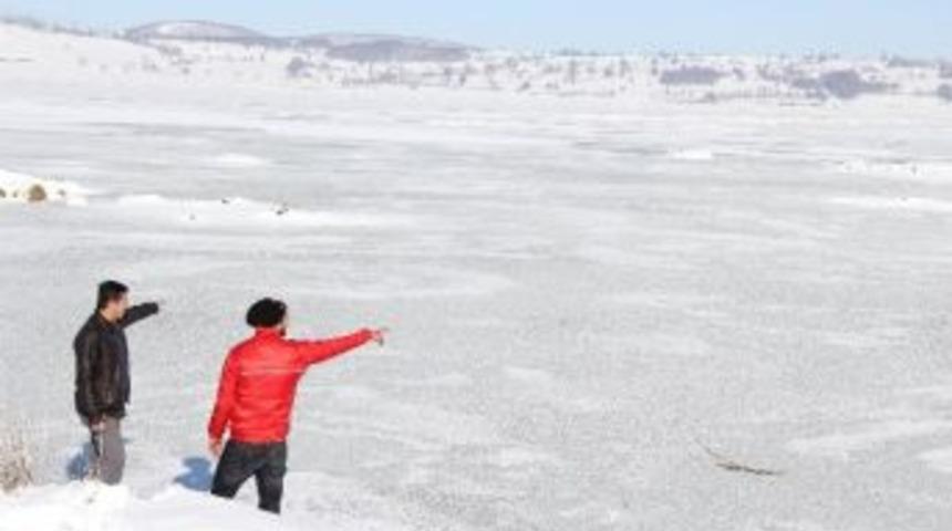 Ladik G&ouml;l&uuml; Buz Tuttu