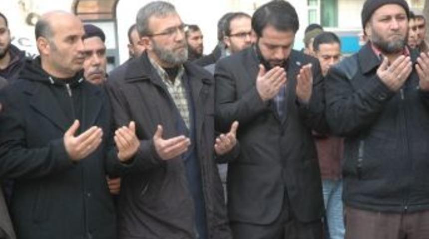 Molla İ&ccedil;in Adana'da Gıyabi Cenaze Namazı Kılındı