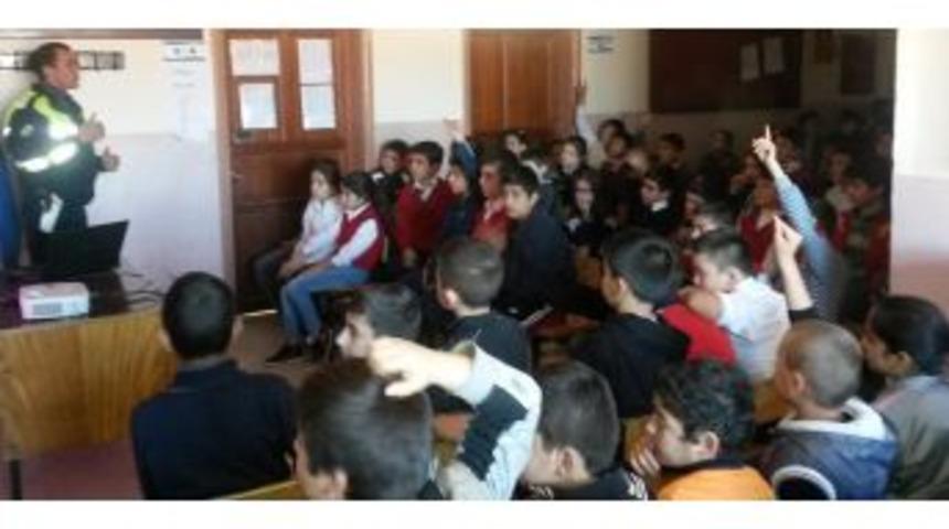 Sapanca'da &Ouml;ğrencilere 'Temel Trafik Kuralları&rdquo; Anlatıldı