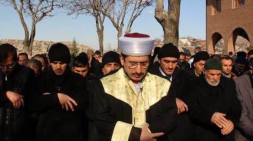 Hacı Bayram Camii&rsquo;nde Abdulkadir Molla I&ccedil;in Gıyabi Cenaze Namazı Kılındı