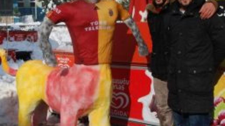 Rizeli Galatasaraylı Drogba&rsquo;nın Kardan Heykelini Yaptı