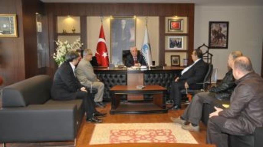 K&ouml;pr&uuml; Yardımlaşma Derneği Y&ouml;neticileri Başkan Arıkan'ı Ziyaret Etti