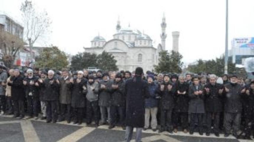 Abd&uuml;lkadir Molla İ&ccedil;in Gıyabi Cenaze Namazı Kılındı