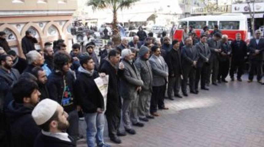 Molla Abdulakadir'in Idamı Mersin'de Protesto Edildi