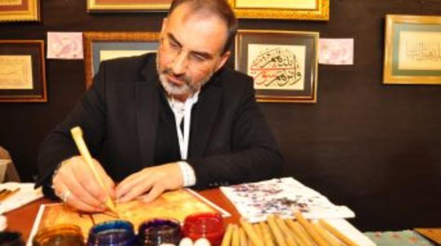 'Hat Sanatı Direk Ruha Hitap Eder, Bu &Ouml;zelliğiyle Insan Psikolojini D&uuml;zeltir'