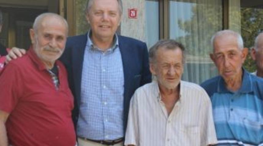 Soğuk Hava Ayvalık&rsquo;taki Yaşlıları Etkilemiyor