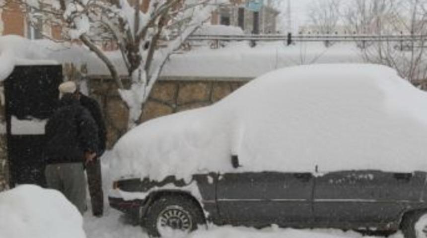 Başkale’de Kar Yağışı