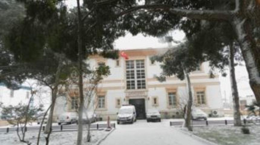 Erdek K&ouml;ylerinde Okullara Kar Tatili