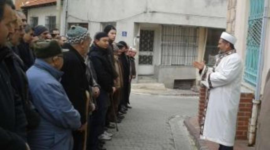 Edremit'te Abd&uuml;lkadir Molla İ&ccedil;in Gıyabi Cenaze Namazı