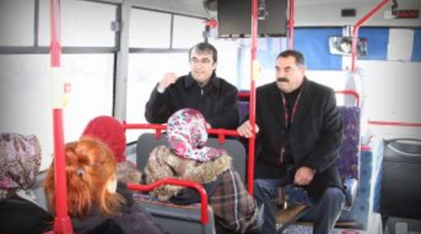 Rekt&ouml;r U&ccedil;ar, Ulaşım Sorununu Tespit I&ccedil;in Halk Otob&uuml;s&uuml;yle Yolculuk Yaptı