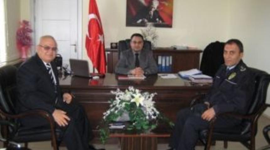 Uşak Emniyet M&uuml;d&uuml;r&uuml; Toprak, Eşme Kaymakamı Halim&rsquo;i Ziyaret Etti