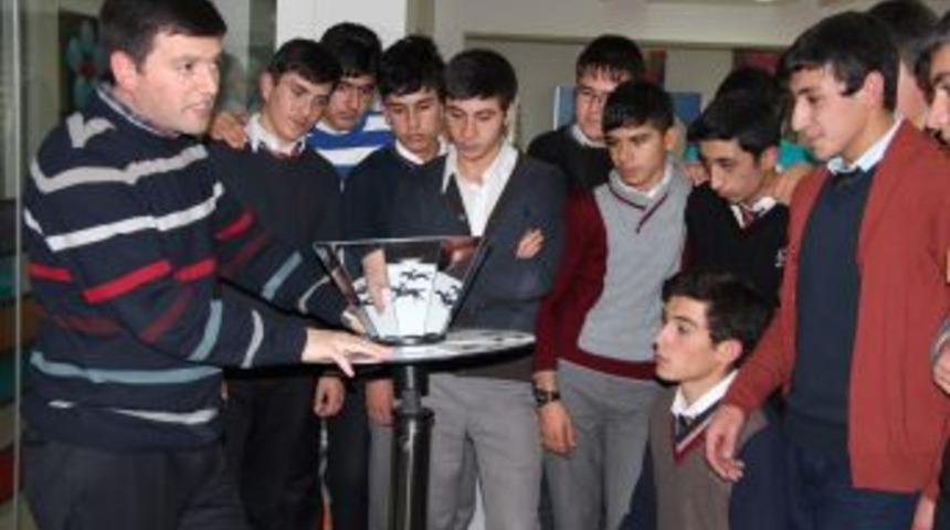 Bilim Ve K&uuml;lt&uuml;r Merkezi'ne &Ouml;ğrenciler Akın Etti