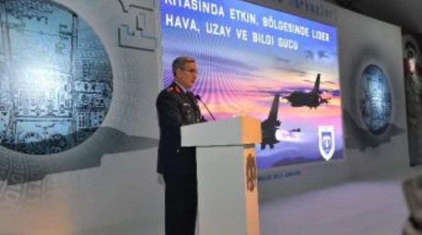 Milli Savunma Bakanı Yılmaz, F-16 U&ccedil;ağını D&uuml;ş&uuml;rd&uuml;