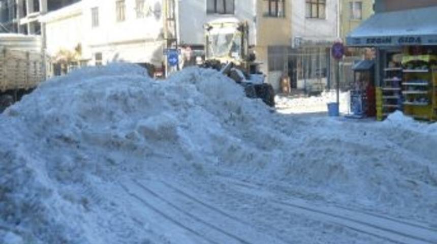 Yeni&ccedil;ağa&rsquo;da Kar K&uuml;r&uuml;me &Ccedil;alışmaları S&uuml;r&uuml;yor