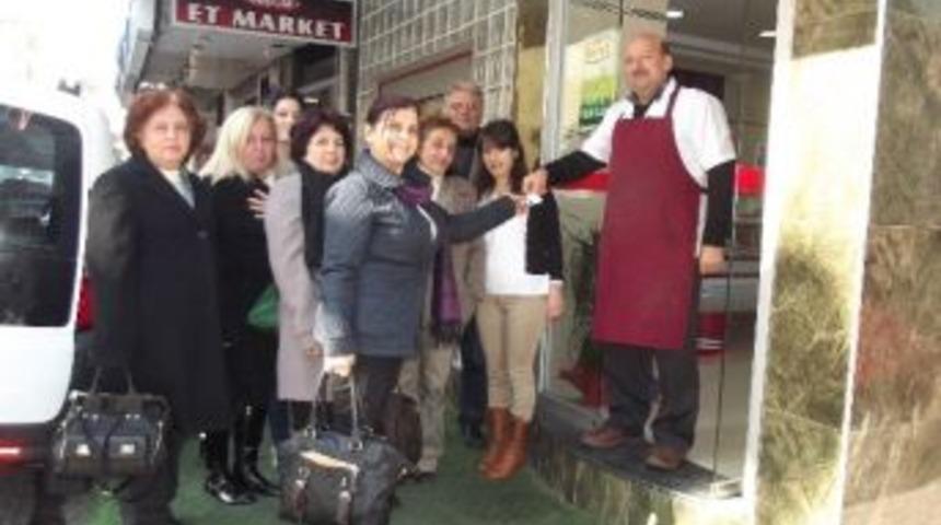 Bayan Muhtar Adayı Se&ccedil;im &Ccedil;alışmalarını S&uuml;rd&uuml;r&uuml;yor