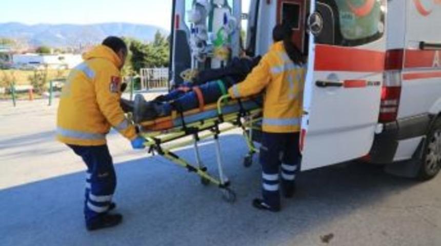 Milas&rsquo;ta Kamyon Şarampole Devrildi: 1 Yaralı