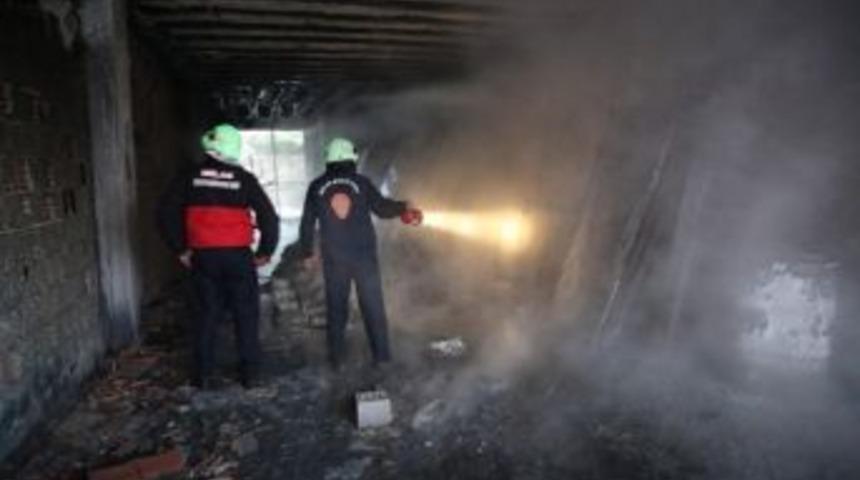 Milas&rsquo;ta İnşaatta &Ccedil;ıkan Yangın Paniğe Yol A&ccedil;tı