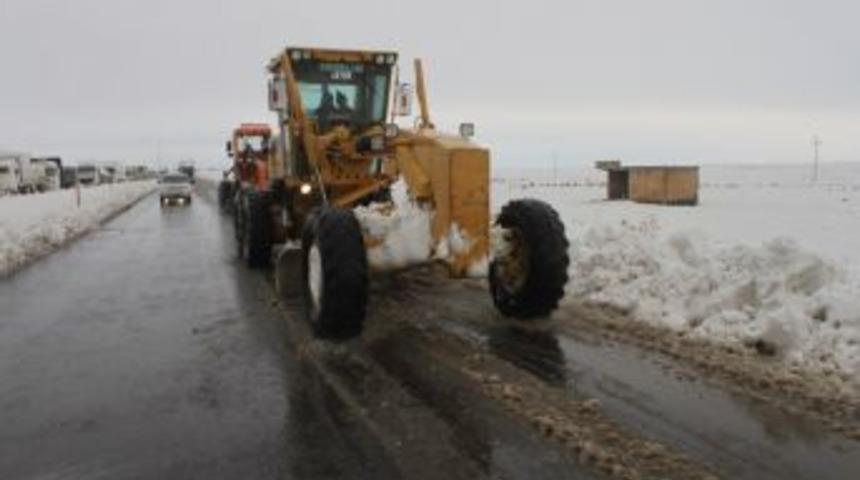 Cizre-Nusaybin Yolu Tek Şeritten Ulaşıma A&ccedil;ıldı