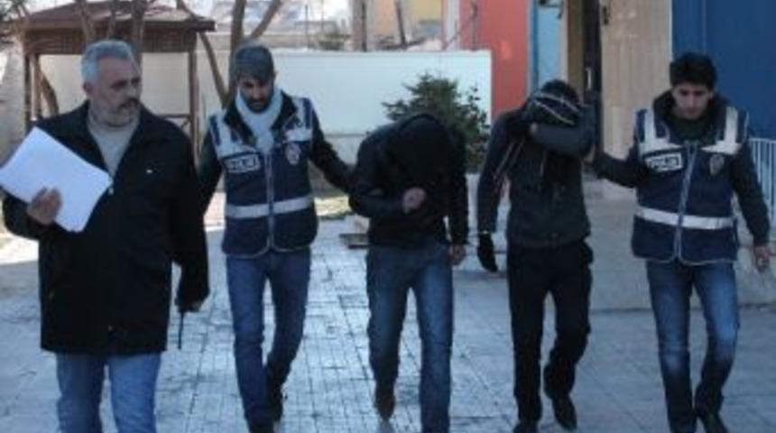 Minib&uuml;s&uuml; Yağmalar Gibi Soydular