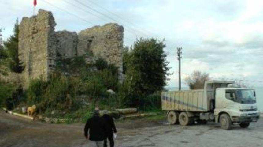 Tarihi Ceneviz Kalesinin Restorasyonu Yapılıyor