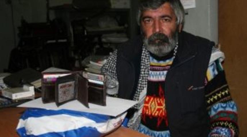 &Ccedil;aldıkları C&uuml;zdanı Boşaltıp Kargoyla Sahibine G&ouml;nderdiler