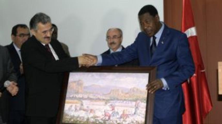 Benin Cumhurbaşkanı Yayi: Pamuğumuzu Geliştirmek I&ccedil;in Işbirliği Yapalım