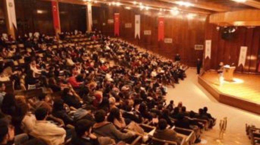 &Uuml;niversiteye Yeni Başlayanlar I&ccedil;in Kariyer G&uuml;nleri D&uuml;zenlendi