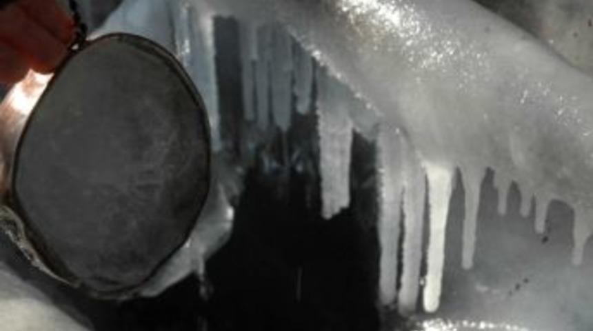 Erzurum&rsquo;da &Ccedil;eşmeden Akan Sular Dondu