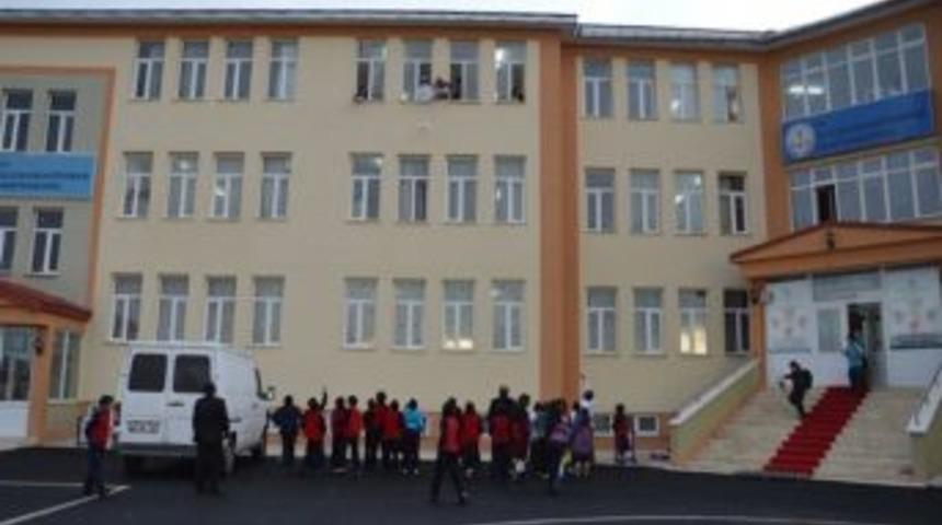 Sultan Alparslan Koleji&rsquo;nde Kırılmadan Yumurta Atma Yarışması