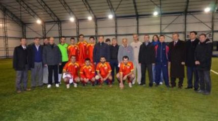 Tekirdağ Valisi İşitme Engellilerle Halı Saha Ma&ccedil;ı Yaptı