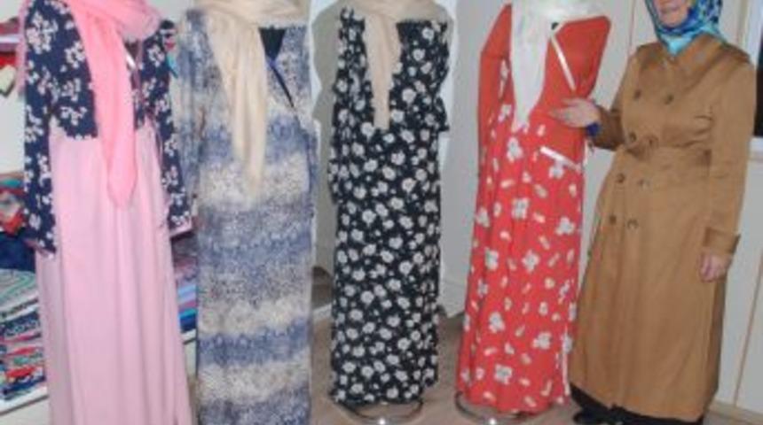 Dokuduğu Namaz Feracelerinin &Uuml;n&uuml; &Uuml;lke Sınırlarını Aştı