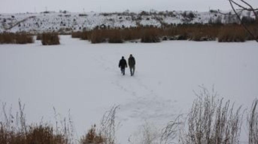 (&ouml;zel Haber) Ahlat&rsquo;ta Kuş Cennetini Dondurdu