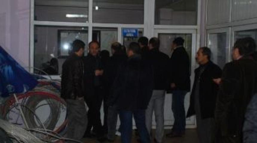 Batmanlı Vatandaşlar, Elektrik Kesintilerini Protesto Etti