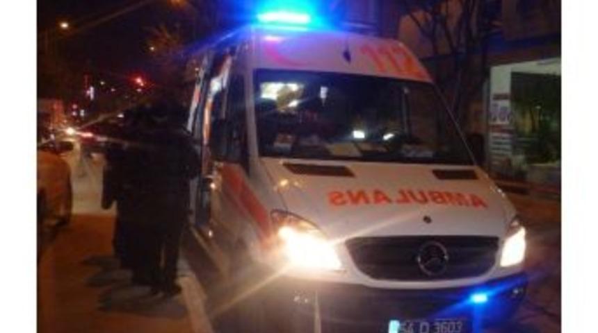 Adapazarı'nda Bı&ccedil;aklı Kavga: 2 Yaralı