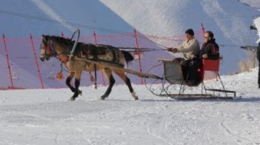 Paland&ouml;ken&rsquo;de Kar Raftingli Kayak Sezonu A&ccedil;ıldı