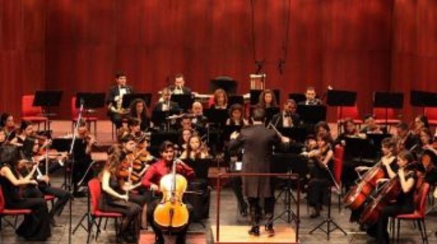 Gen&ccedil; Viyolonsel Sanat&ccedil;ısı Dinleyicileri Kendine Hayran Bıraktı