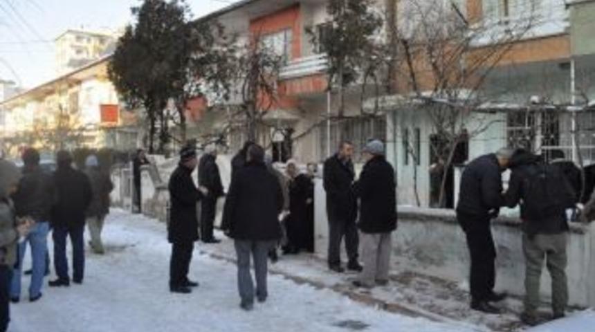 Emine &Ouml;ğretmenin Başka Bir Okula Tayini &Ccedil;ıkmıştı