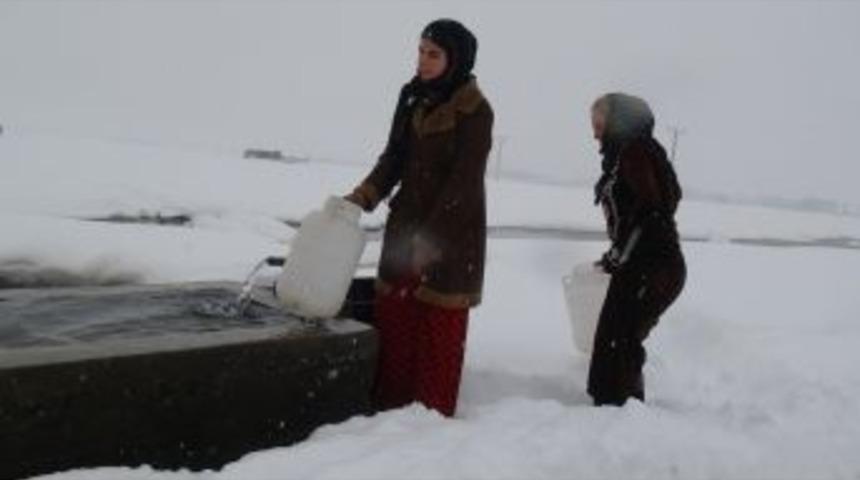 Sıcak Savaştan Ka&ccedil;an Suriyeliler, Şimdi De Soğuk Ile Savaşta