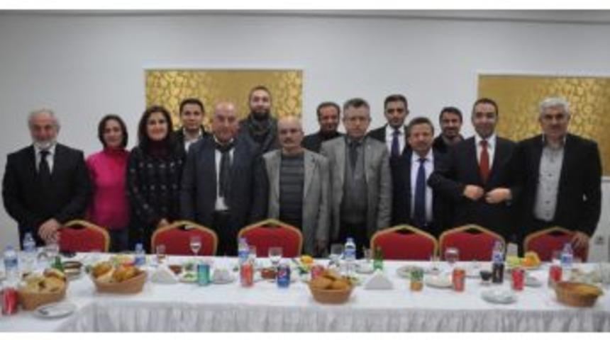 AK Partili Belediye Başkan Adayları Yemekte Bir Araya Geldi
