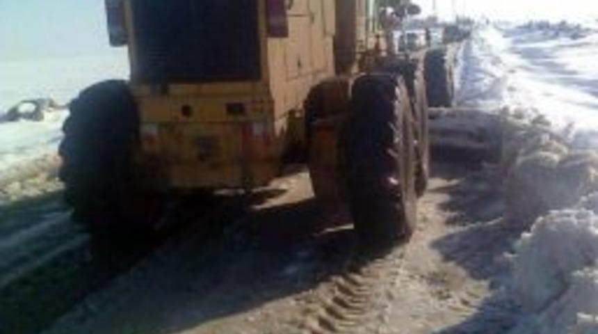 &Ccedil;ınar&rsquo;da K&ouml;y Yollarını A&ccedil;ma &Ccedil;alışmaları S&uuml;r&uuml;yor