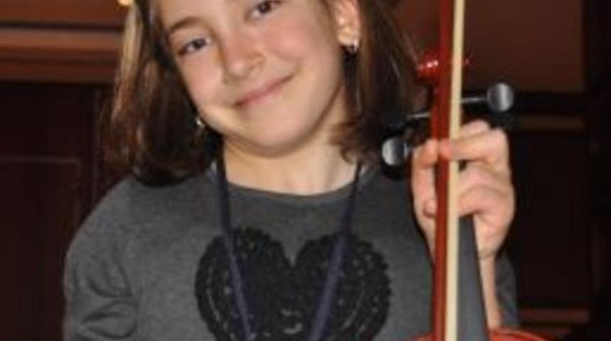 10 Yaşındaki Kalp Hastası Nesli, Kemanıyla İzleyenleri B&uuml;y&uuml;ledi