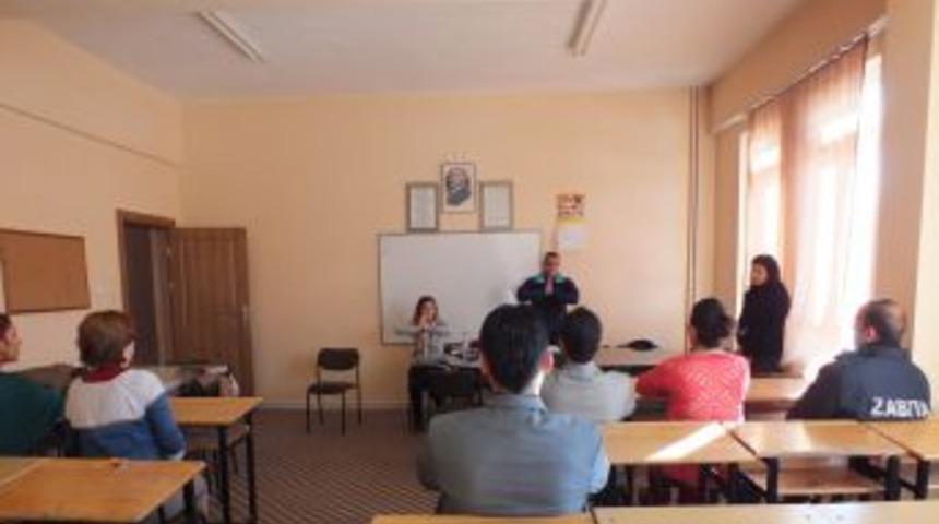 Kamu G&ouml;revlileri Masa Başında Egzersiz&rlm; Yaptı