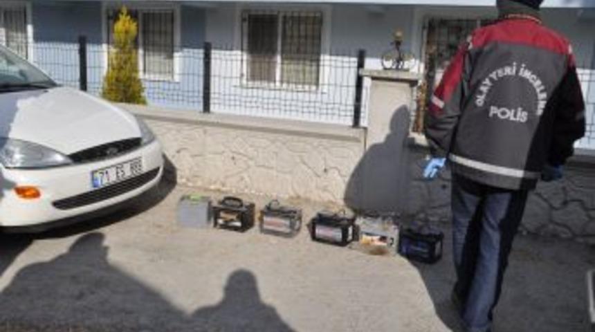 Akü Hırsızını Ayakkabı Izi Ele Verdi