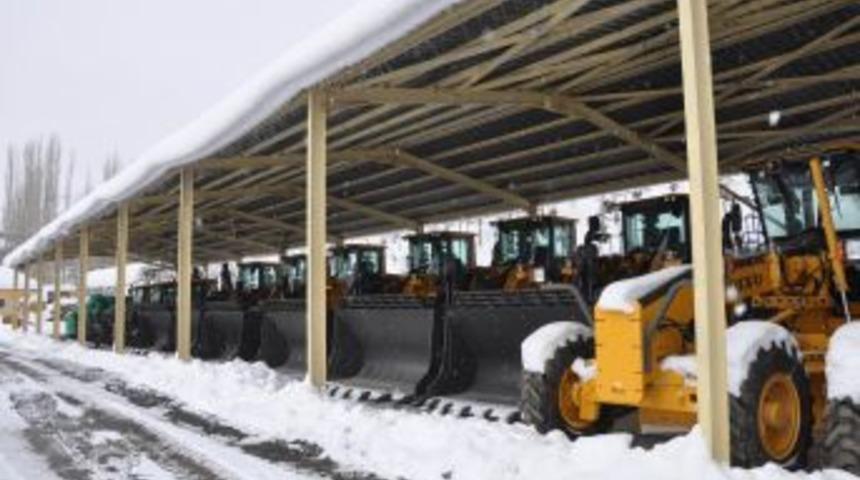 Hakkari Kar &Ccedil;ilesinden Yeni Iş Makineleri Ile Kurtulacak
