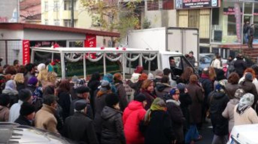 Mehmet Ayvalıtaş'ın Annesi Son Yolculuğuna Uğurlandı