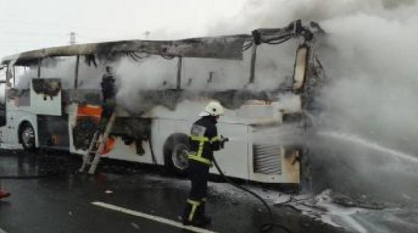 Tem&rsquo;de Yanan Yolcu Otob&uuml;s&uuml; Kullanılamaz Hale Geldi