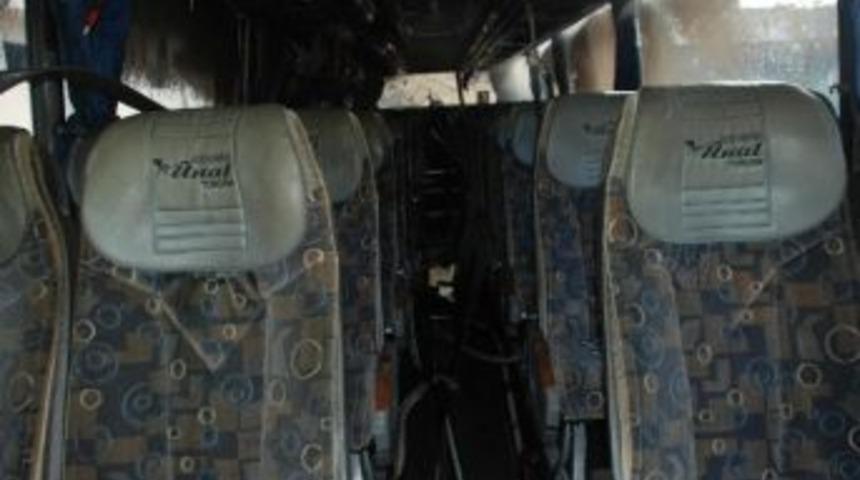 Park Halindeki Yolcu Otob&uuml;s&uuml; Yandı