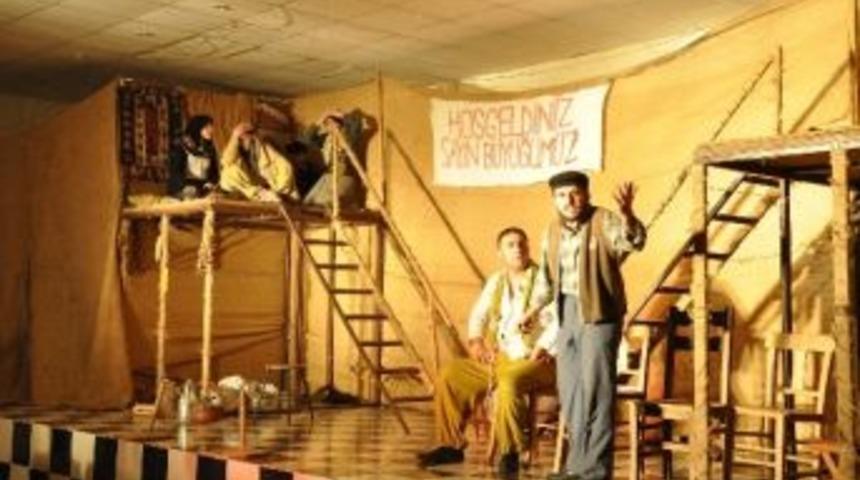 D&ouml;rtyol'da "yılanların &Ouml;c&uuml;" Tiyatro Oyunu Sahnelendi