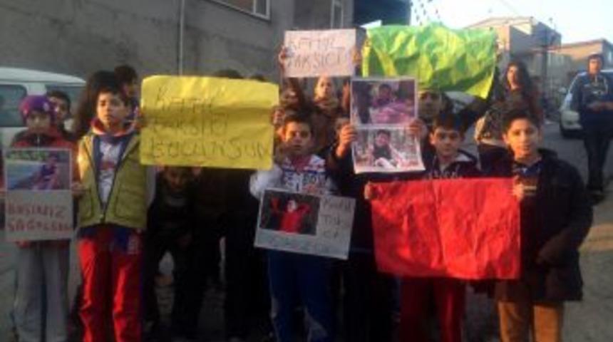 &Ccedil;ocuklar, &Ouml;len Arkadaşları I&ccedil;in Eylem Yaptı